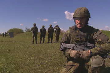 Dal slib bratrovi, který zemřel v Afghánistánu. Nyní sám slouží v české armádě