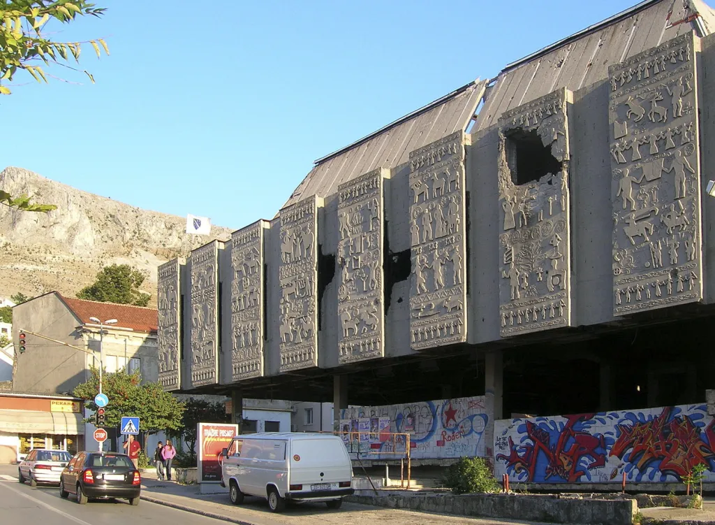 Nákupní centrum Razvitak v Mostaru (Bosna a Hercegovina) z roku 1970