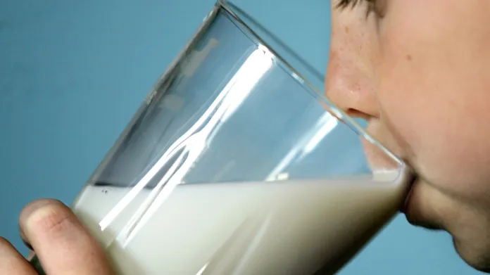 Klesající cena mléka trápí zemědělce