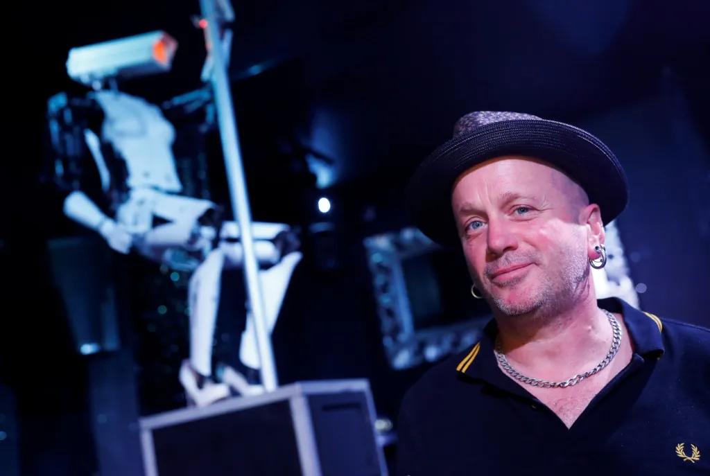 Robotí tanečnice Gilese Walkera