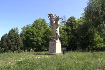 Socha sovětského okupanta, nebo válečný hrob? V Litoměřicích řeší možné odstranění pomníku