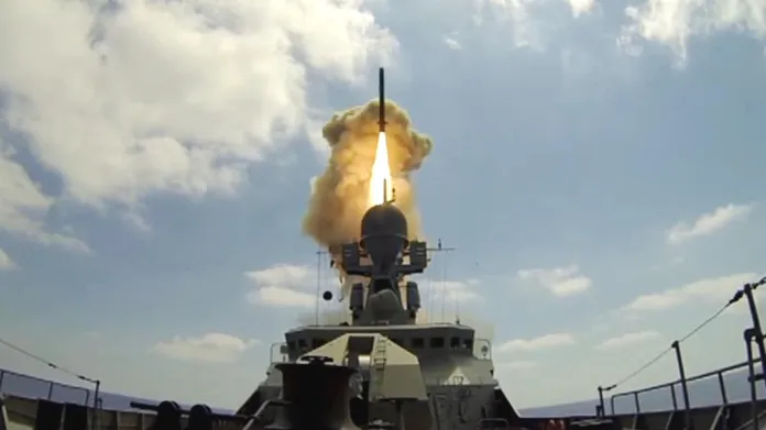 Ruské námořnictvo poprvé útočí na cíle v Sýrii ze Středozemního moře
