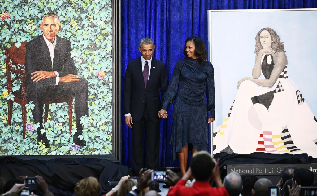 Bývalý prezident USA Barack Obama se svou ženou Michelle při slavnostním odhalení jejich portrétů v národní galerii Smithsonianís ve Washingtonu