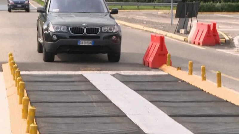 Vědci z Itálie vyvíjejí "chytrou" vozovku