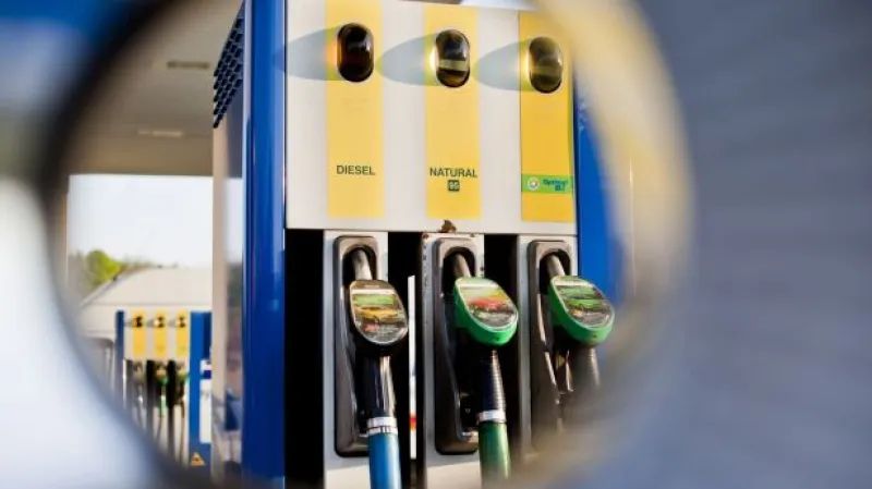 Události o prodeji benzinu a nafty