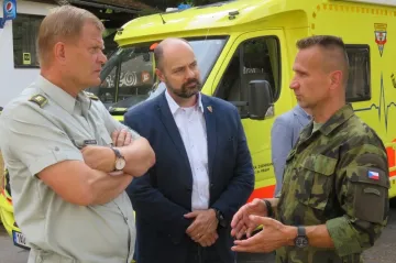 Pomocník generála měl vazbu na zbrojaře. Armáda nyní jeho místo zrušila