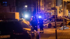 Policisté na místě střelby v Zámocké ulici v Bratislavě
