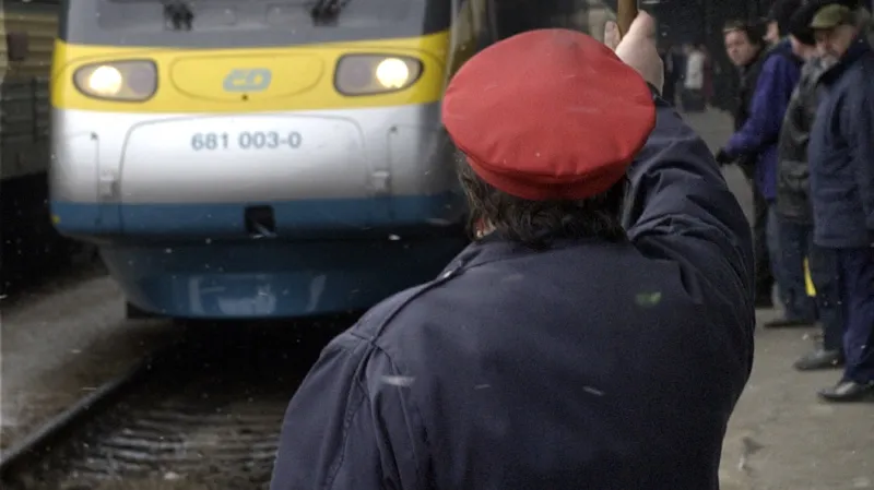 Prosinec 2004: Odjezd pendolina z Masarykova nádraží do Děčína