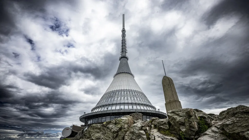 Horský hotel a vysílač Ještěd