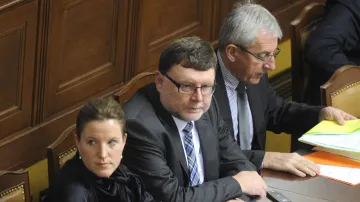 Karolína Peake, Zbyněk Stanjura a Leoš Heger