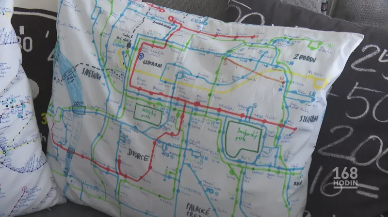 Polštář se schématem MHD