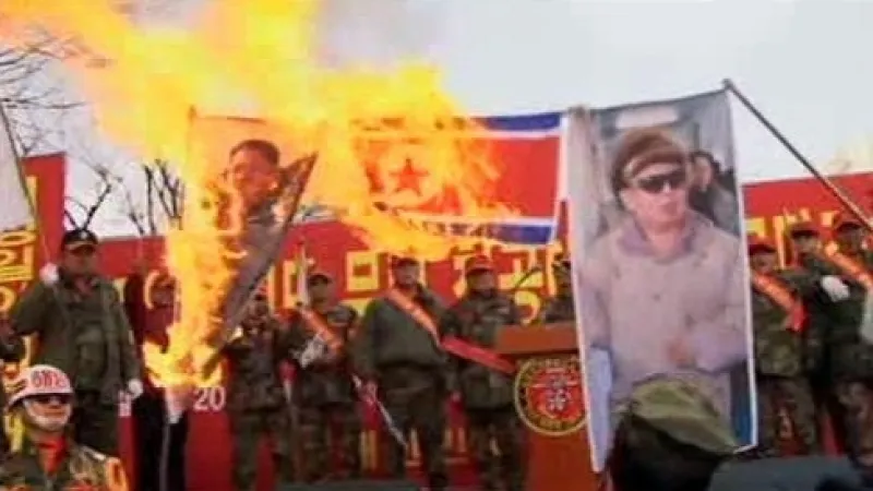 Jihokorejci pálí vlajku KLDR