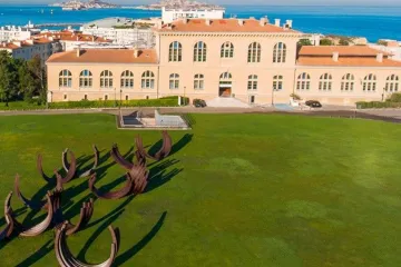 Marseillská univerzita zve vědce zasažené Trumpovými škrty. Zaujala jich desítky
