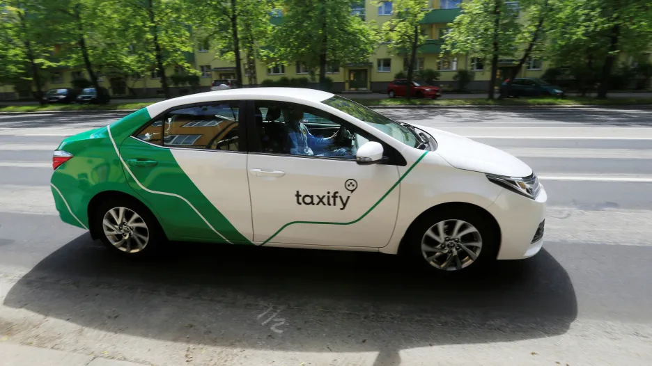 Vůz Taxify v estonském Tallinnu