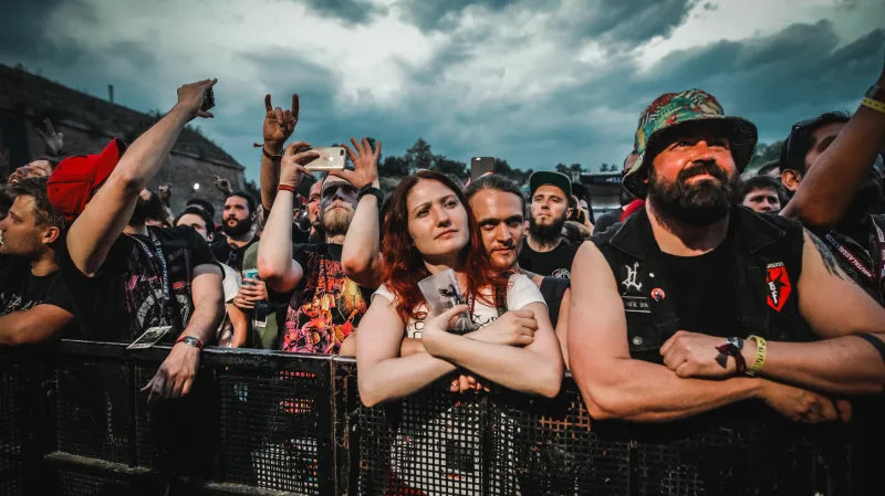 Fanoušci na festivalu Brutal Assault