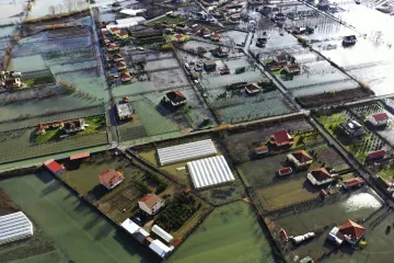  Zničený most v Lezhe odříznul od světa stovky Albánců