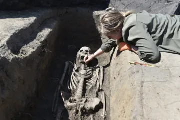 Studenti objevili na Pohansku hroby z Velké Moravy. Nezvykle mimo pohřebiště u kostelů