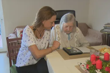 Projekt zkouší nový typ domácí péče, o klienty se stará i přes noc