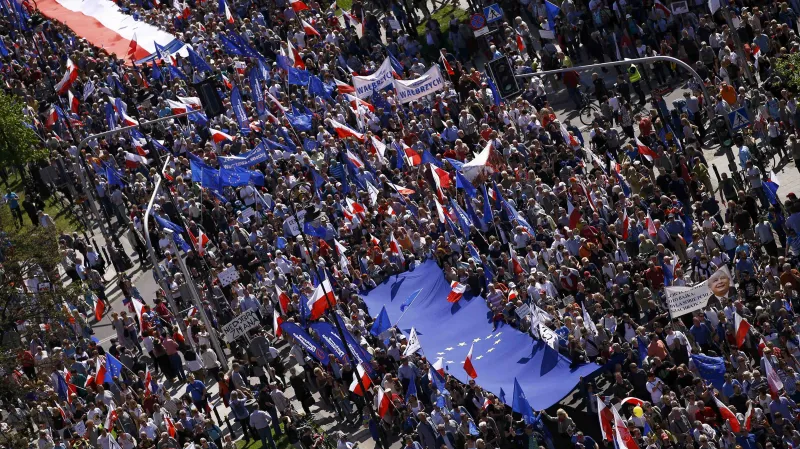 Protivládní protesty v ulicích Varšavy