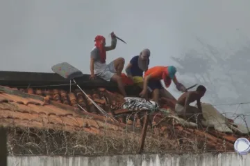 Střet gangů v brazilské věznici stál život desítky lidí. Někteří přišli o hlavu