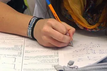 Stovky žáků navíc na gymnáziích nebudou, kvůli chybě v testu přibudou jen dva