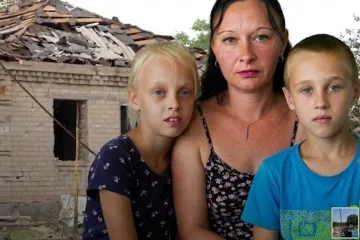 „Abychom přežili, spali jsme v lese.“ Ruské nálety vyhánějí ukrajinské rodiny z domovů