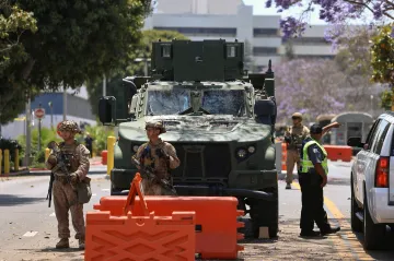 Pentagon stáhne námořní pěchotu z L. A.