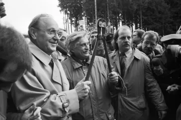 Ostnatý drát stříhali hned dvakrát: jednou nový a až potom ten rezavý