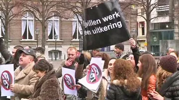Východoevropané protestují v Haagu proti Wildersovi