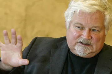 Pithart: Žijeme v puklé zemi. A nejsme jediní