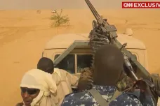 Křižovatka války proti teroru. CNN natáčela na „otevřeném pohřebišti“ migrantů