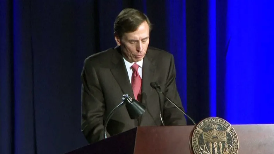 David Petraeus při projevu na Univerzitě Jižní Kalifornie