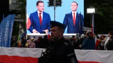 Lidé sledují duel uchazečů o funkci polského prezidenta