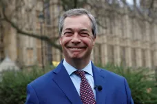 „Budu jim chybět,“ myslí si Nigel Farage. Britští poslanci se rozloučili s Evropským parlamentem