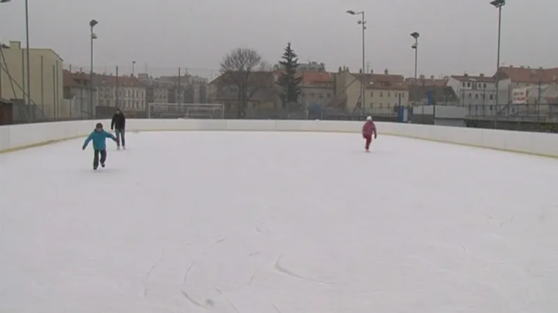 Letos poprvé si bruslaři ve Znojmě za kluziště zaplatí