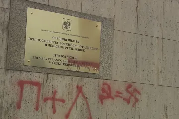 Po vrbětické kauze je část budov ruské ambasády prázdná. Radnice Prahy 6 chce, aby je využili ukrajinští uprchlíci