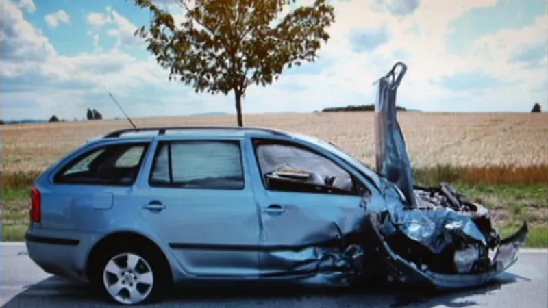 Následky nehody dvou Čechů v Budyšíně