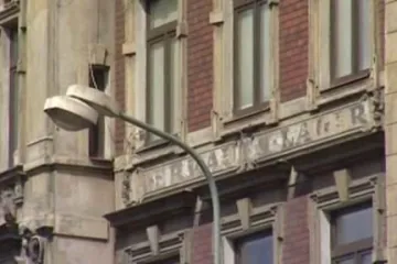 Sousedův dům padá na naši zahradu – co s tím?