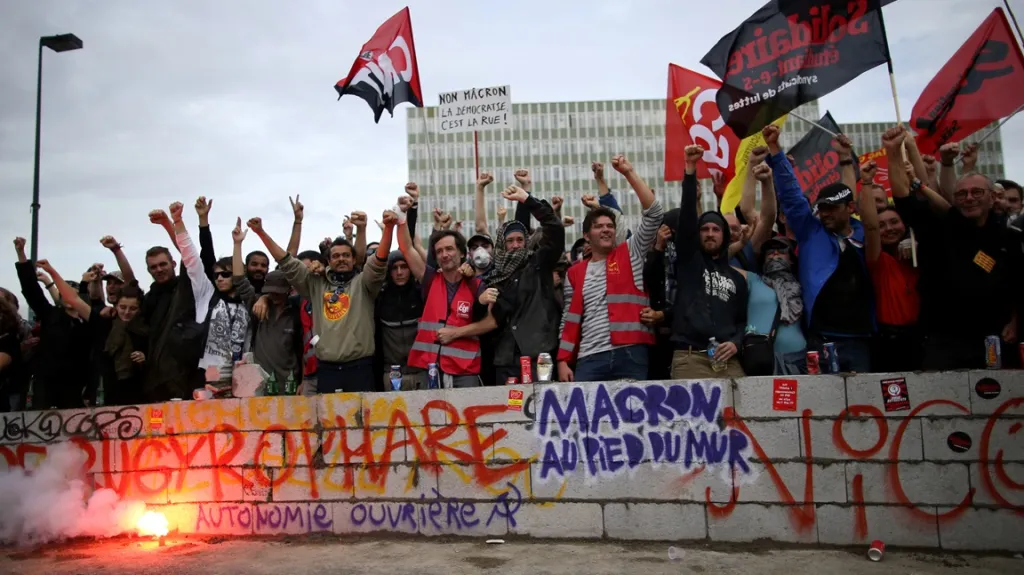 Protivládní demonstrace ve Francii