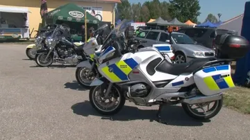 Na setkání motorkářů dorazili také policisté se svými stroji