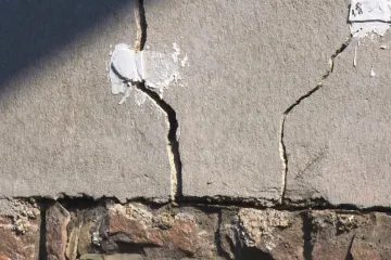 V Ústí nad Orlicí popraskaly domy. Stojí za tím sucho