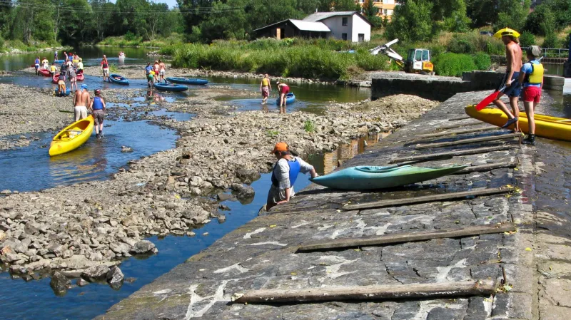 Některé řeky jsou kvůli suchu špatně sjízdné