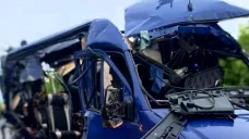 Škody po ruském útoku na autobus v Sumské oblasti (17. 5. 2025)