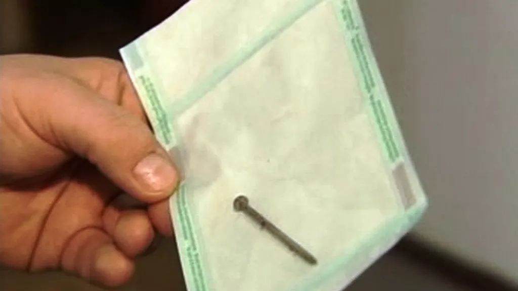 Hřebík vyoperovaný ze srdce 30letého Poláka