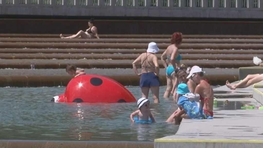 Brněnským koupalištím přeje nyní počasí