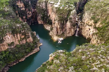V Brazílii se zřítil kus skály na lodě s turisty. Šest lidí zemřelo 