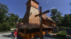 Replika dřevěného kostela v Gutech