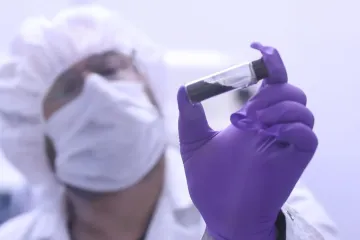 Vzorky z planetky Bennu jsou plné životadárných sloučenin