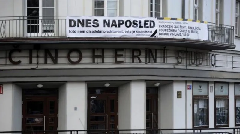 Události, komentáře: Kdo může za konec Činoheráku?