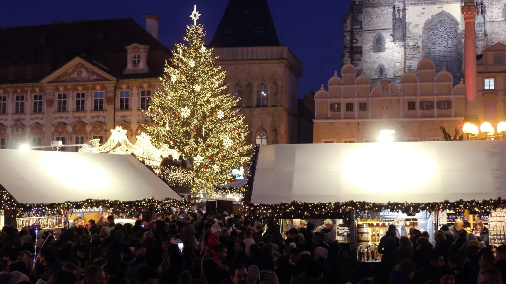 Vánoční strom na Staroměstském náměstí v Praze